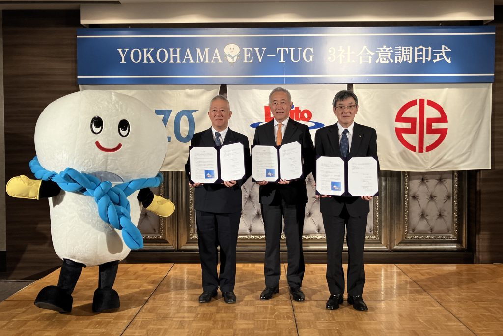 左から つなぐちゃん 株式会社ダイゾー 南 宣之 代表取締役社長 株式会社ダイトーコーポレーション 浅野 敦男 代表取締役社長 川崎重工業株式会社 今村圭吾 常務執行役員
