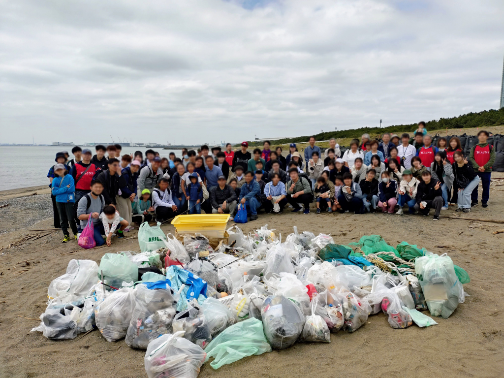 海岸清掃ボランティア活動の写真